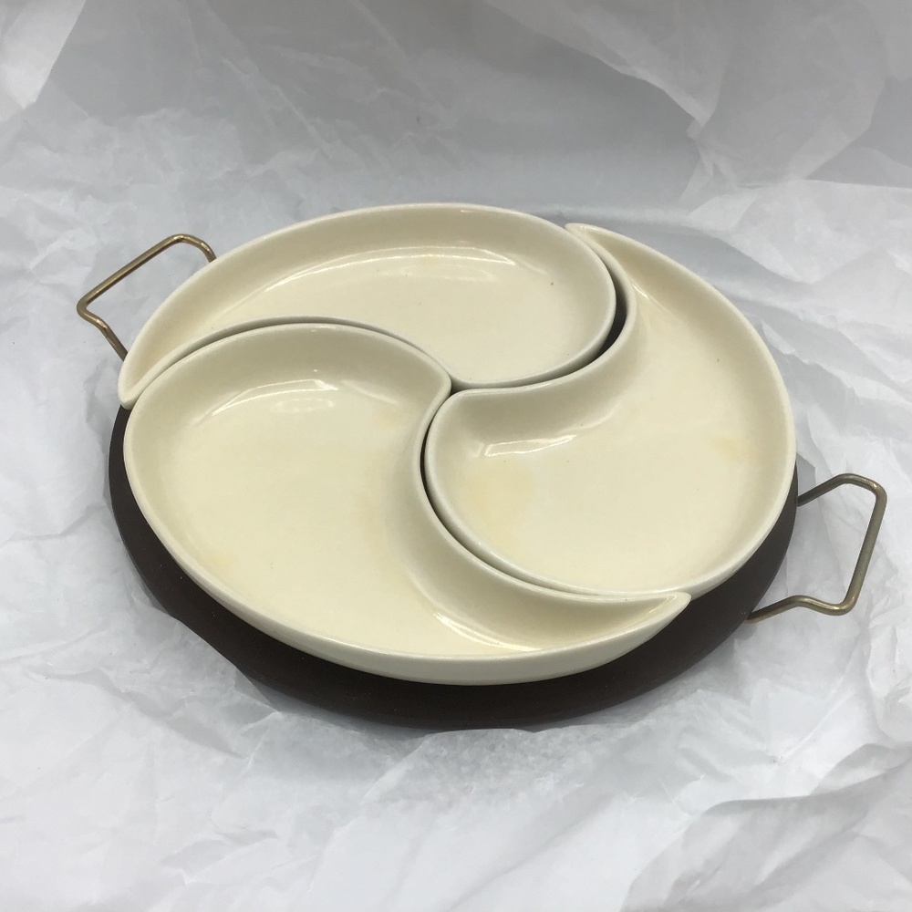 Verdici Design Italian porcelain serving dish with a wooden tray and metal hand